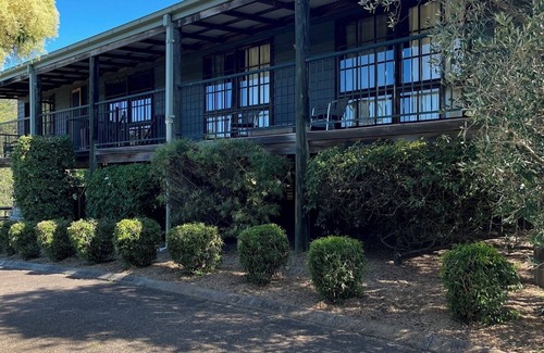 Mount View House | Valley Beyond - Peace and tranquility. PET Friendly. Free Wi Fi