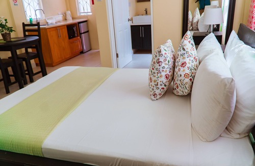 St. Andrew House | Valley Breeze Guest House