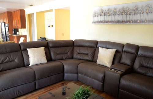 West Hills House | Valley Gem, 5 bedroom 3 bath, sleeps 11, WiFi
