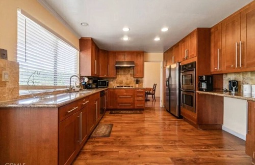 West Hills House | Valley Gem, 5 bedroom 3 bath, sleeps 11, WiFi