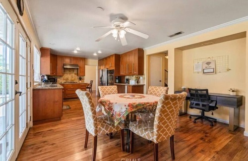 West Hills House | Valley Gem, 5 bedroom 3 bath, sleeps 11, WiFi