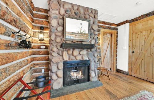 Huntsville Bed & Breakfast | Valley House Inn Log Haven Suite