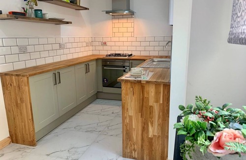 Landore House | Valley house - Located just 5 minutes from the city centre