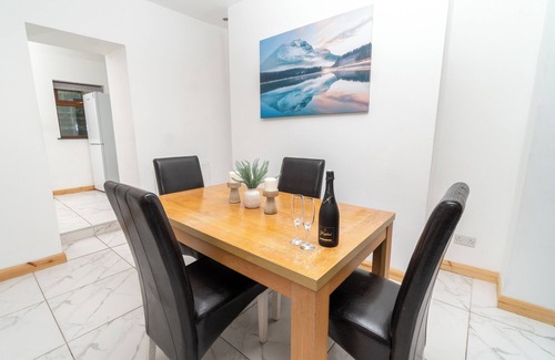 Landore House | Valley house - Located just 5 minutes from the city centre