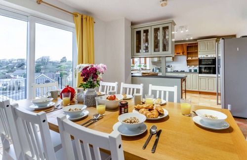 Manorbier House | Valley View - Four Bedroom House, Sleeps 8