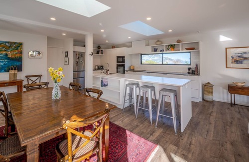 Wainui House | Valley View - Wainui Holiday Home