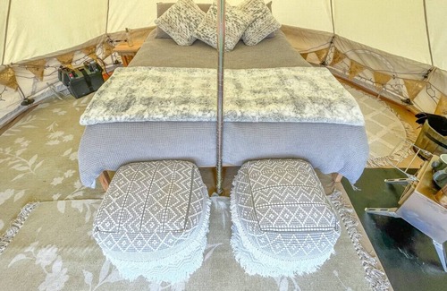 Darbys Falls RV Rental | Valley Views Glamping Tent @ La Paloma Farm