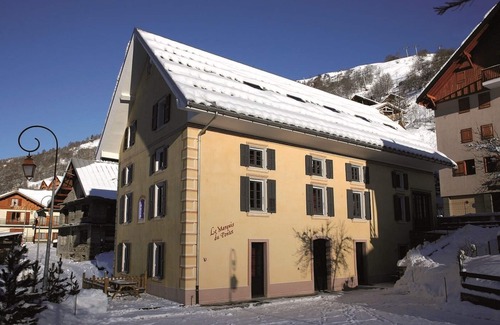 Valloire Apartment | Valloire center. Luxury apartment for 4 persons close to the slopes, ski school.