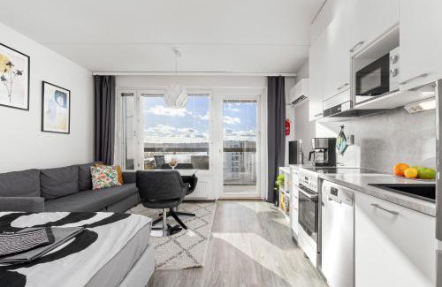 Hameenlinna Apartment | Valoisa huoneisto parvekkeella ja järvinäköalalla