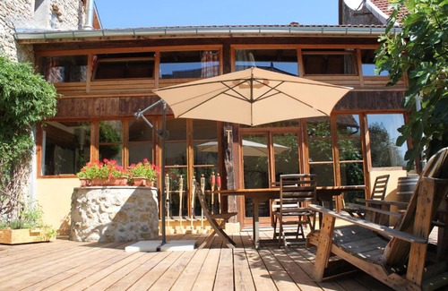 Champagne-en-Valromey Bed & Breakfast | VALRELEY, chambres et table d'hôtes eco-friendly avec bain nordique au sud du massif du Jura