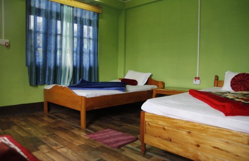 Kaluk House | Vamoose Orchid Villa Homestay