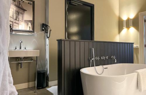 Dokkum Bed & Breakfast | Van der Gang Suites uniek design in hartje Dokkum