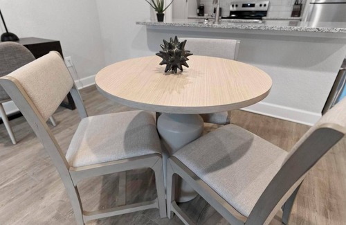 Newberry Apartment | Vanguard 1BD 2 - One Bedroom Apartment, Sleeps 2