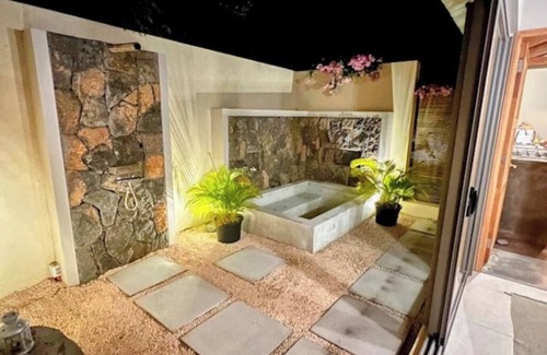 Cap Malheureux Cabin | Vanilla Lodge Private secluded external shower and bathtub.