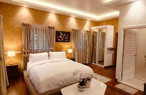 Nong Pla Lai Resort | Varaya Resort
