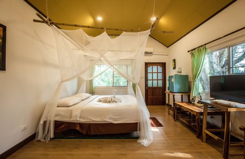 Ban Dong Hotel | Varee Valley Resort and Restaurant