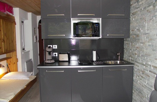 Les Claux Apartment | Vars Les Claux studio for 4 people 2 adults 2 children direct access to the slopes