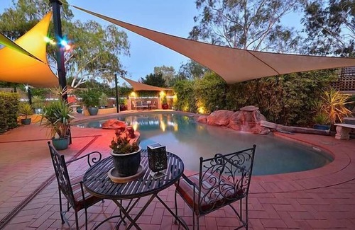 Braitling Apartment | Vatu Sanctuary - The Pond (art gallery style apartment with private entrance)