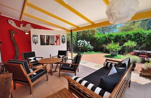Braitling Apartment | Vatu Sanctuary - The Pond (art gallery style apartment with private entrance)