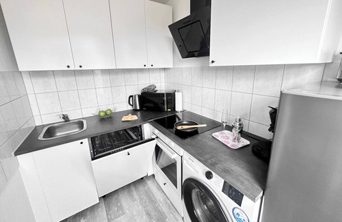 Altenessen Apartment | # VAZ Apartments E02 | Kitchen | Free WiFi | Netflix