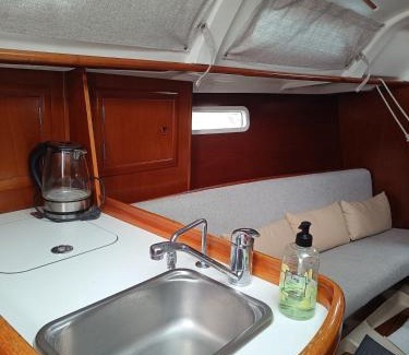 Parque das Nacoes Boat Rental | Veleiro na Marina da Expo