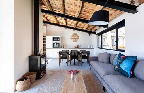 Old Town Apartment | Velo Vern 3- Luxury penthouse w views of city wall
