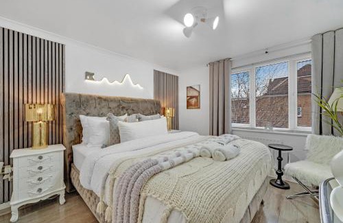 Goresbrook Apartment | Velvet Escape, A Stylish 2-Bedroom London Getaway - Sleeps 6