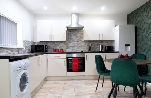 Riverside Apartment | Velvet Luxe Retreat Opposite Stadium