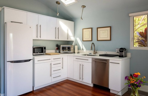 Mar Vista Apartment | Venice Beach Cottage Retreat - Private & Peaceful