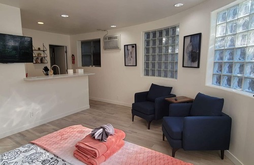 Marina Peninsula Condo | Venice Beach Studio Steps to the Beach and Sand A+