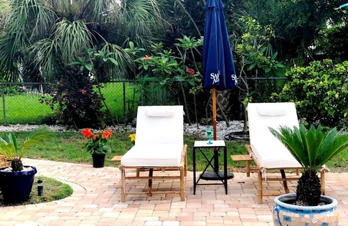 South Venice House | "Venice-Eden Lagoon House" A Salt Water Pool and Spa Oasis