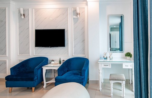 Binh Chanh Hotel | Venice Hotel