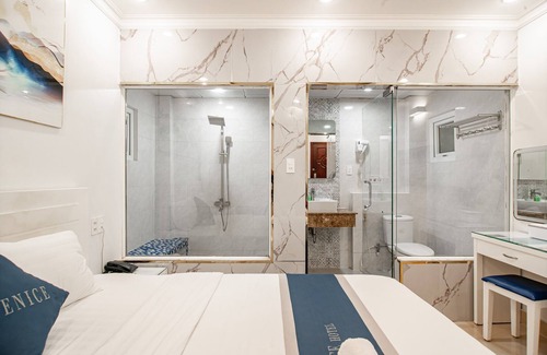 Binh Chanh Hotel | Venice Hotel