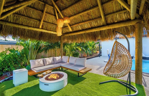 North Miami Beach House | Ventur Paradise - Waterfront - Kayak, Tiki & Games