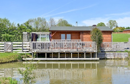 Stoulton Cottage | Venture off on a journey for two, and visit this delightful lodge complete with your own hot tub.
