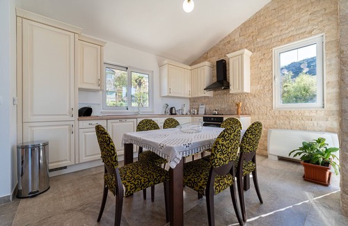 Maini Villa | Ventus Rosa 4 Bdr Villa w/Sea View & Private Pool