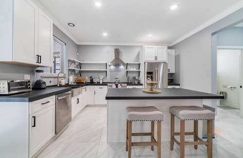 Sunrise Lakes House | Veranda Vibe - Stylish Outdoor Living Near the Parks