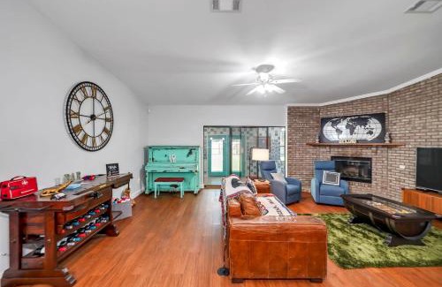 Wright House | Verb - Arcades, Grill, Gym, Piano, Pong, & Beach!