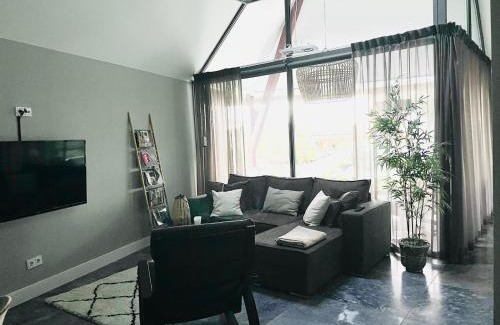 Etten-Leur Apartment | Verblijf in loft van luxe villa de Vossenberg