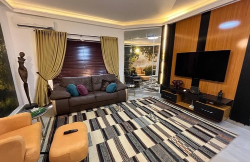 Wuse 2 Apartment | VERDE, Chic 2-bedroom apartment with Wi-Fi and AC in delightful Wuse 2 Abuja