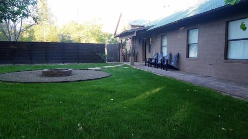 Cottonwood House | Verde Valley Ranch Retreat - 4BR Guest House by Sedona & Jerome