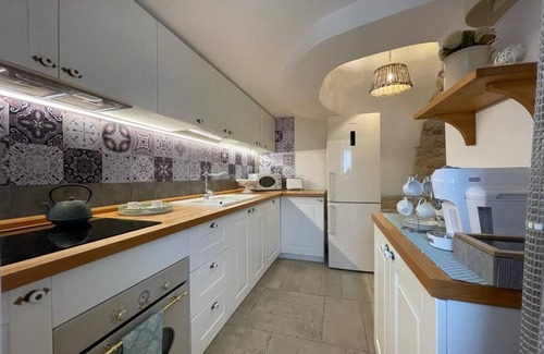 Locorotondo Villa | Verdeacqua Suite Trulli & Relax with Indoor Pool in Valle d'Itria