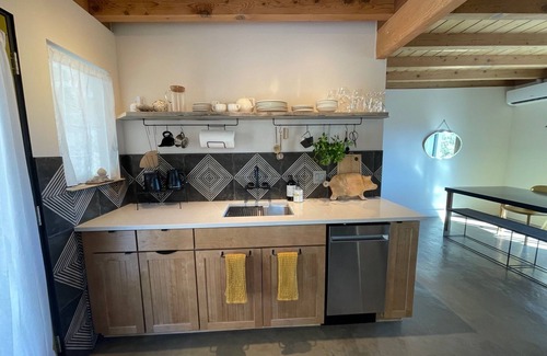 Morongo Valley House | 🌵 Verdin's Nest - Romantic Retreat w/Hot Tub Under the Stars! 🌵
