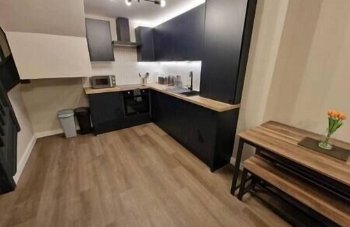 Plasnewydd Apartment | Vere Room 2 - Double Room - En Suite - Close to City Centre