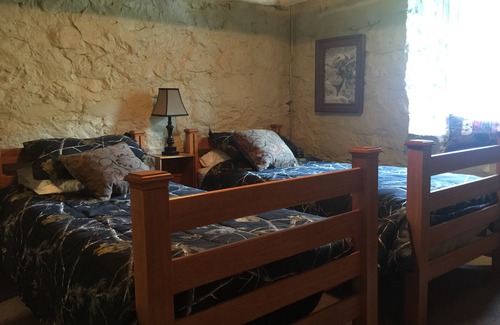 Soudan Bed & Breakfast | Vermilion Park Inn, LL Bear's Den (lower level)