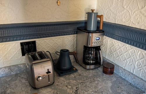 Bennington Apartment | Vermont Downtown Oasis - Two Bedroom in Picturesque Downtown