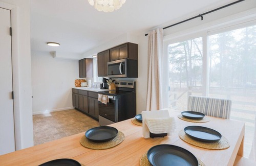 Malletts Bay House | Vermont Lake Days Await | Boat, Bike, Unwind