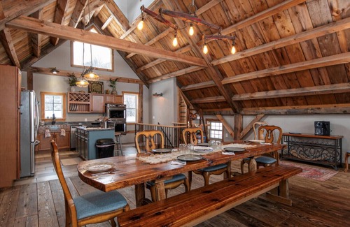 Brookfield House | Vermont Retreat: 3BR with Mountain Views & Trails