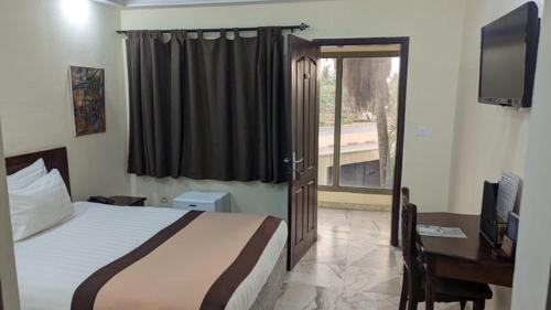 Lome House | Veronica Guest House