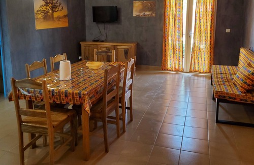 Yayem Villa | Very beautiful Villa Choucador, 70m2, located on the edge of a swimming pool with paddling pool